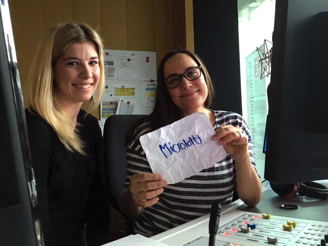 Marina Morgenthaler (san.) e Ladina Schena (dre.) en il studio da RTR. Marina Morgenthaler (san.) e Ladina Schena (dre.) en il studio da RTR.