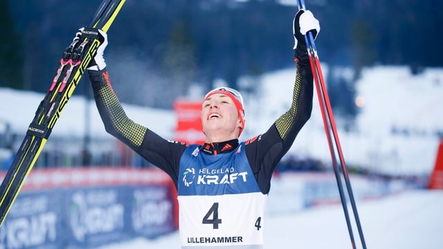Eric Frenzei (D) gudogna la cursa sur 10 kilometers a Lillehammer.