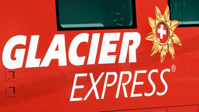 Mezdi: Logo dal Glacier Express uss er sin ina locomotiva da la RhB