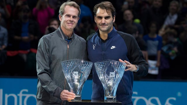 Stefan Edberg e Roger Federer van en l'avegnir vias separadas.