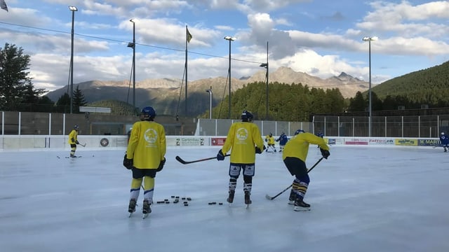 Anc treneschan las equipas da juniors da hockey