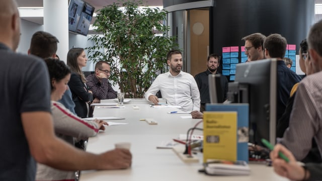 Il team RTR è pront per tegnair vus al current durant questa dumengia d'elecziuns: al radio, online ed a la televisiun Il team RTR è pront per tegnair vus al current durant questa dumengia d'elecziuns: al radio, online ed a la televisiun