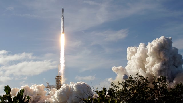 La «Falcon Heavy» durant il start.