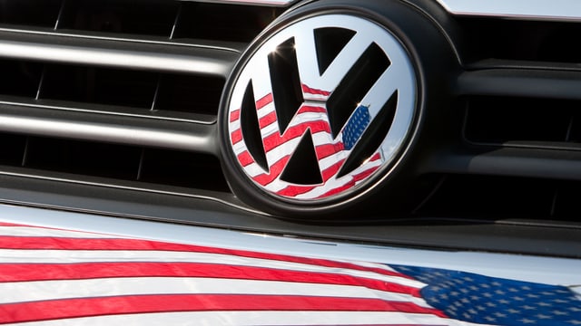 bandiera americana ed il logo da l'auto VW