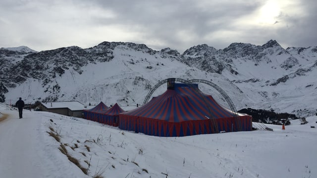 La tenda dal festival d'umor Arosa 2015.