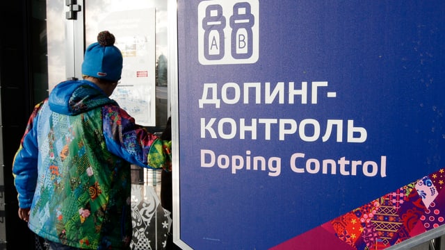 Ina controlla da doping cun inscripziuns russas. 