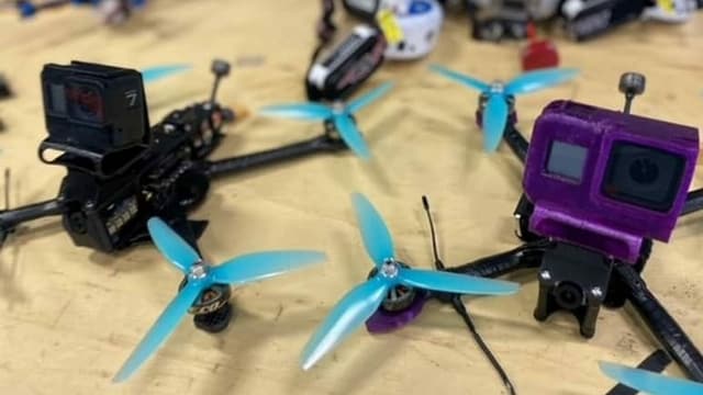 Dis digitals: Sgols cun dronas per scolars a San Murezzan