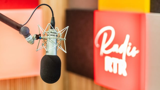 Radiomikrofon und Logo Radio RTR