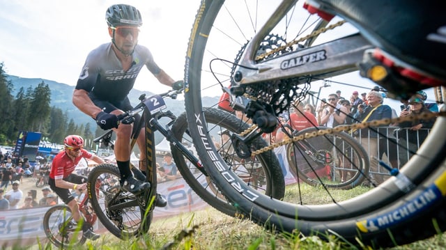 Nino Schurter e Vital Albin davart la cursa short track a Lai