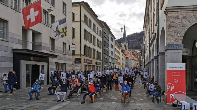 Gastronoms grischuns demonstreschan per indemnisaziuns