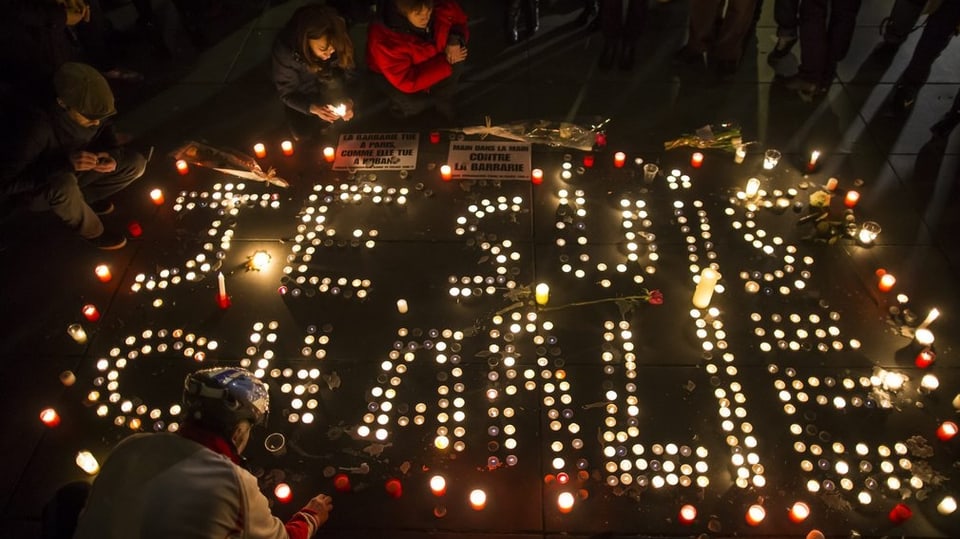Je suis Charlie: unda da solidaritad suenter l'attatga sin la redacziun dal magazin Charlie Hebdo.