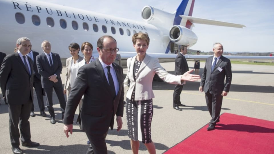 La presidenta da la Confederaziun, Simonetta Sommaruga, beneventa il president franzos François Hollande.