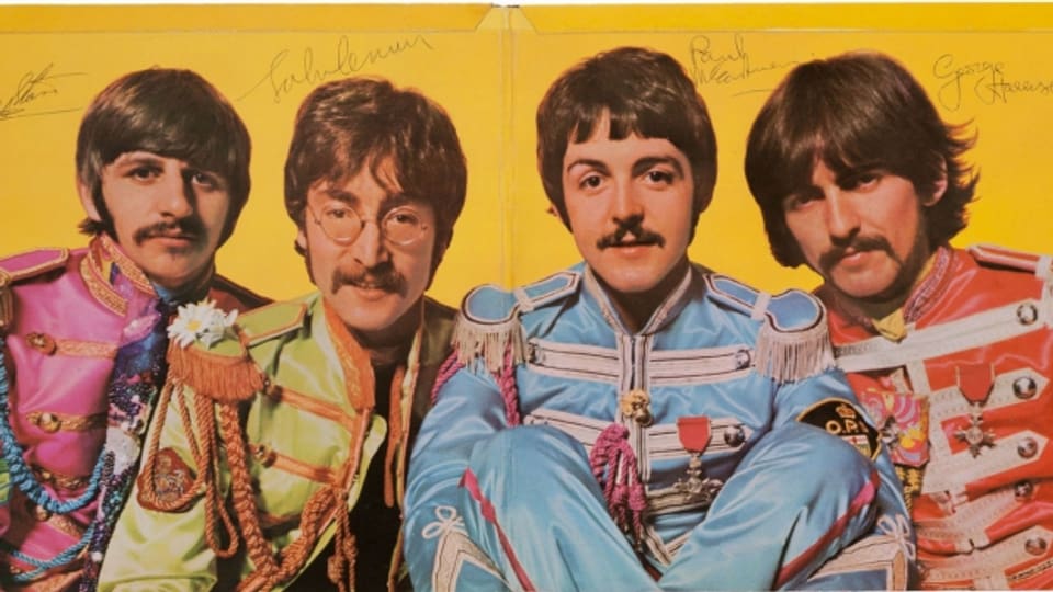 Ils Beatles en lur uniformas da Sgt. Pepper