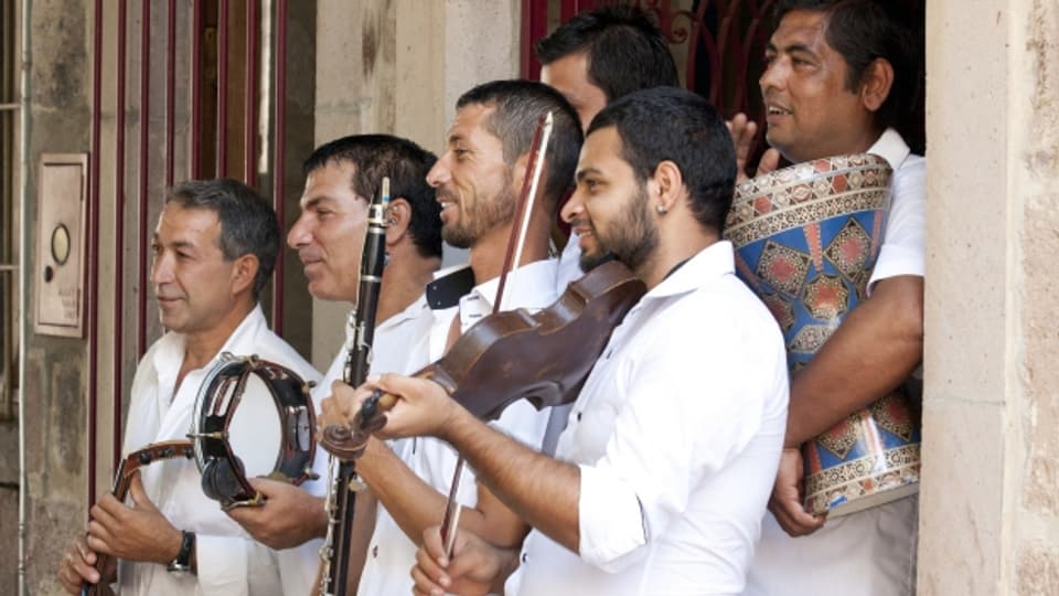 La Marella taidla musica da pievels zagrenders - da l'India sur il Balcan enfin en Spagna.
