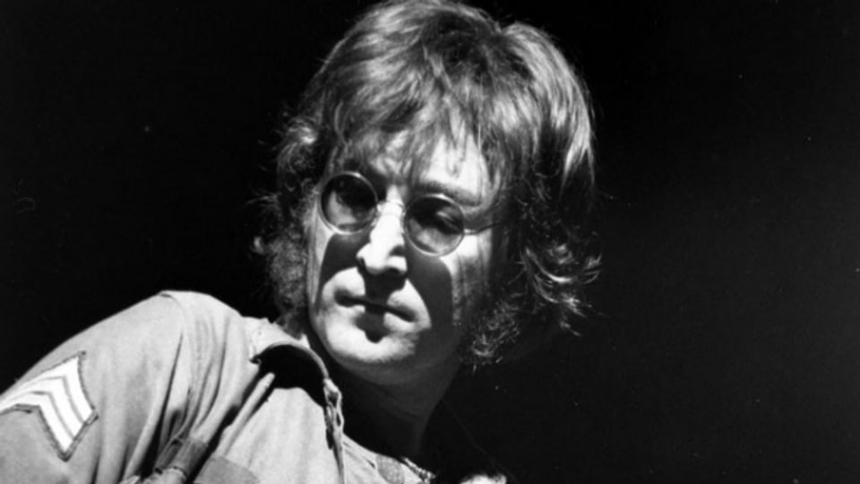 John Lennon durant in concert a New York ils 30 d'avust 1972.