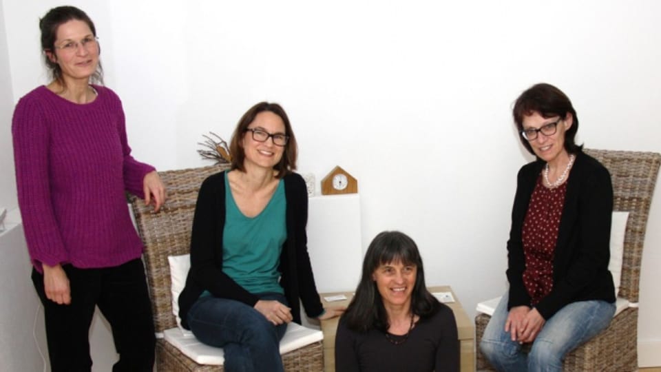 Las 4 terapeutas: Sonja Varana Vinzens, Sarah Gliott-Bucher, Erna Furger e Lucrezia Berther (da san).