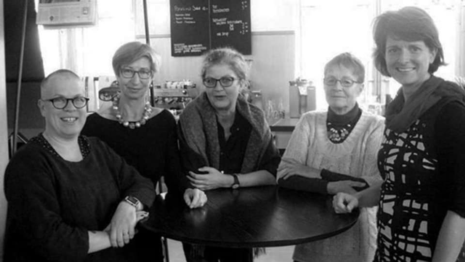 da dretg: Cornelia Camichel Bromeis, Martha Beéry, Ina Praetorius, Gaby Belz e Nadja Schnetzler.