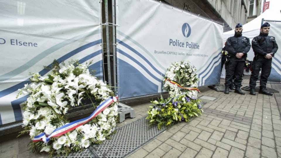 Commemoraziun a la staziun da Maelbeek a Brüssel suenter ils attentats terroristics