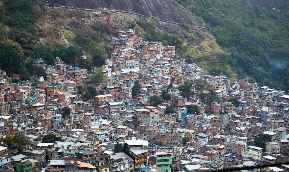 Rio de Janeiro, chasas da la Favela Rocinha.