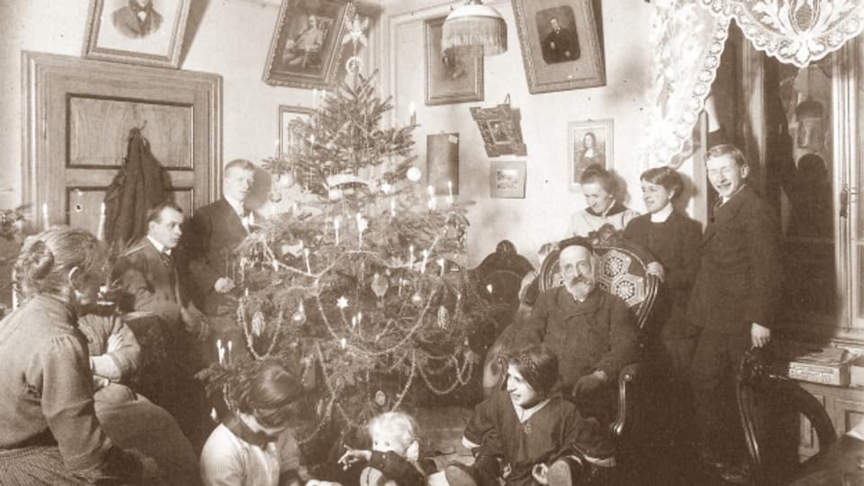 Nadal 1913 tar ina famiglia a Comprovasco en la Val dal Blegn.