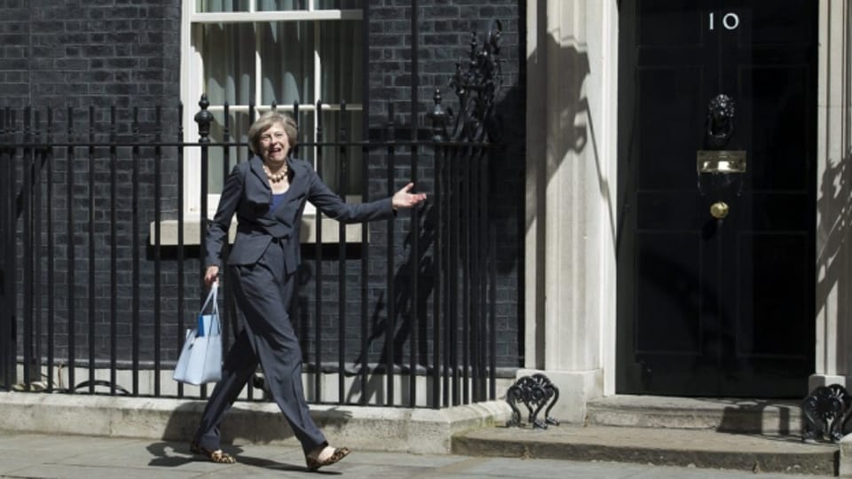 La nova primministra avant la 10 Downing Street.