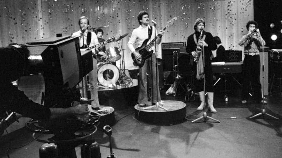 La Pepe Lienhard Band il 1977 en in studio da televisiun.