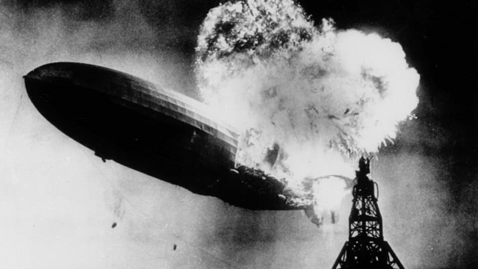 La Hindenburg ha tschiffà fieu curt avant l'atterrament.