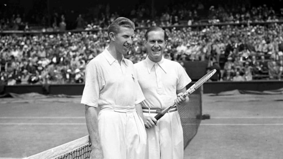 Ils giugaders dal final da Wimbledon 1937 – Donald Budge dils Stadis Unids ed il tudestg Gottfried von Cramm.