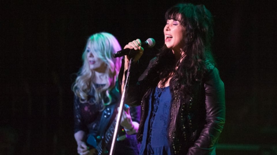 Ann e Nancy Wilson da Heart durant in concert il 2016.