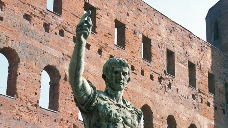 Ina statua da Caesar.