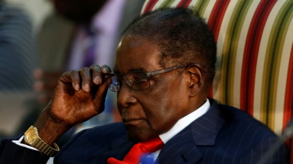 Robert Mugabe, il president da Simbabwe regia dapi l'onn 2000 pli u main avertamain sco dictatur.