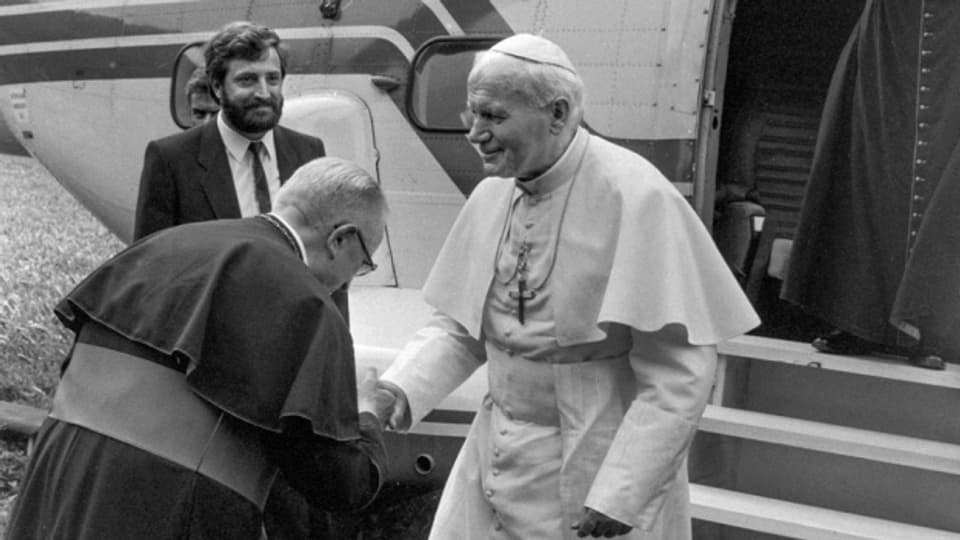 Er Papa Gion Pol II ha visità Flüeli-Ranft – l’onn 1984 en helicpoter.