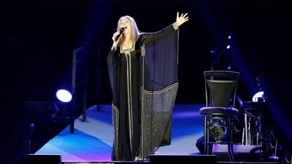 Barbra Streisand durant in concert