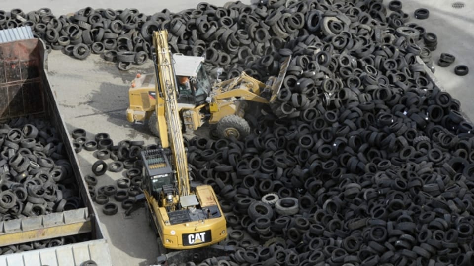 Mintg'onn vegnan dismess radund 44'000 tonnas pneus vegls en Svizra.