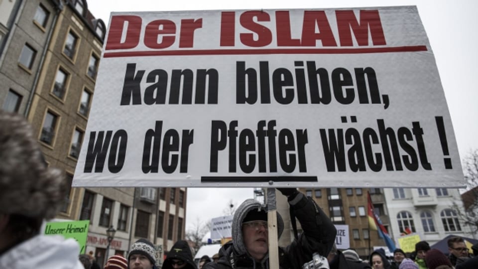Protest vers l'islam en Germania.