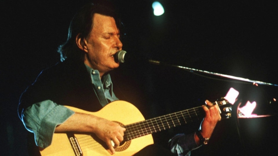 Fabrizio De André – il chantautur talian ch'è mort gia il 1999 da cancer.