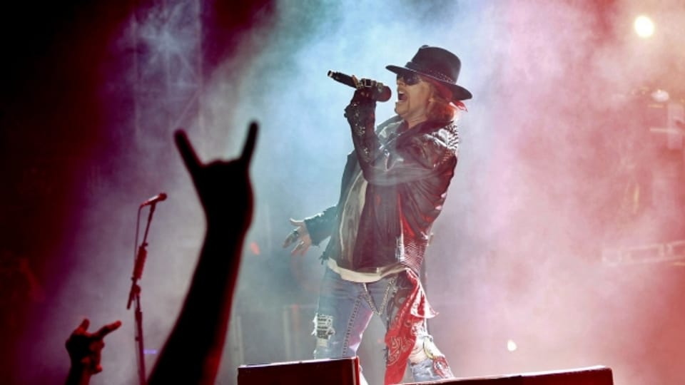 Guns N' Roses durant in concert