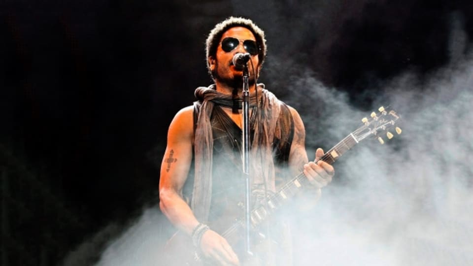Lenny Kravitz durant in concert