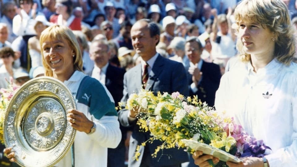 Martina Navràtilovà cun la trofea da Wimbledon.