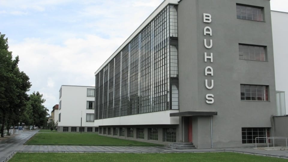 Anc oz èn las scolas «Bauhaus» popularas.