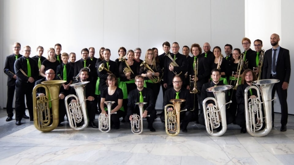 La Brass band Sursilvana cun il dirigent Roman Caprez