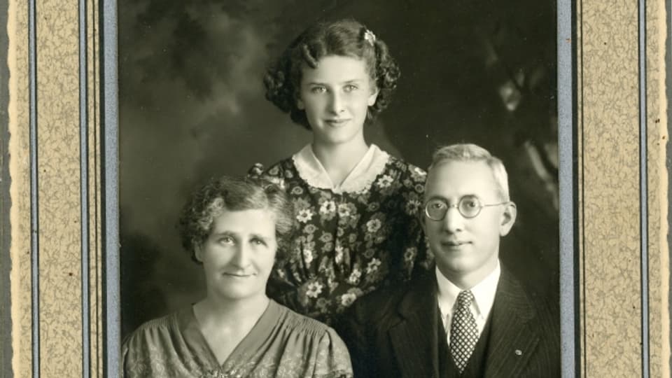 Georg Dolf cun dunna e figlia ils onns 1940 en America.