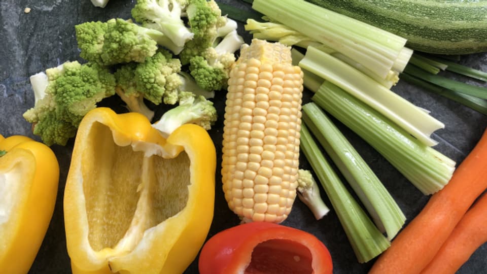 Verduras frestgas e prontas per il curry cotschen.