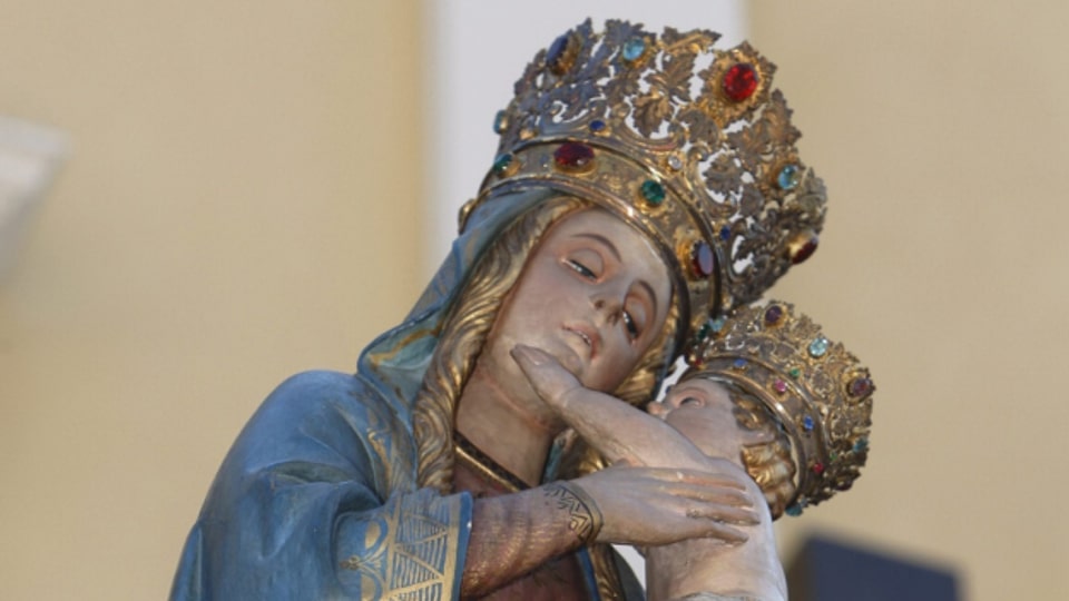 La statua da Nossadunna a Madonna del Sasso