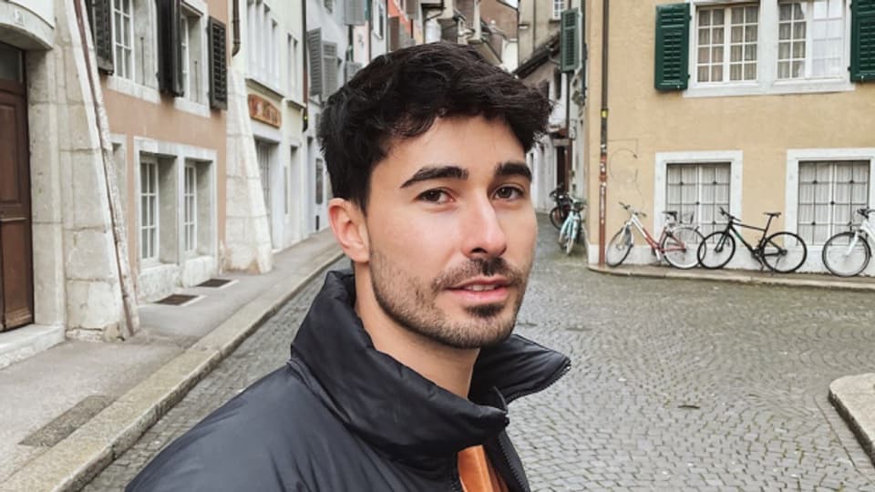 Gino Carigiet viva sia omosexualitad ed analisescha la toleranza da ses conturn e da la societad.