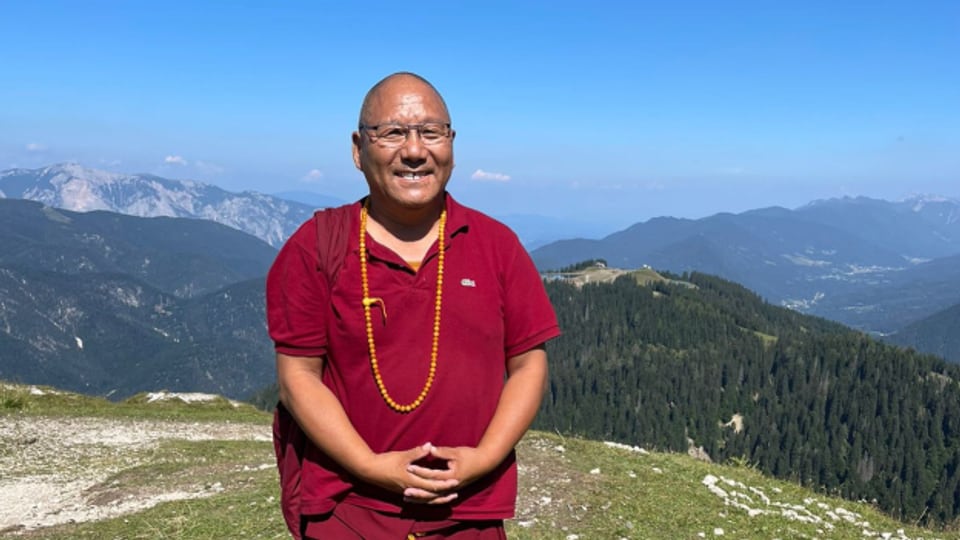 Lama Lobsang Topgyal dal Tibet vegn mintga pèr onns en Svizra per visitar ses numerus amis ed amias e per meditar cun els ed ellas.