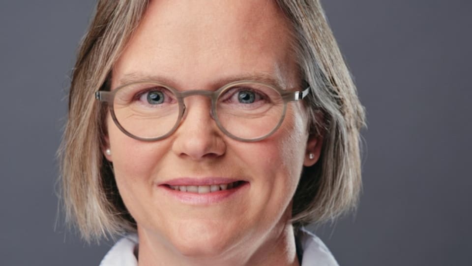 La teologa Miriam Neubert lavura sco manadra dal svilup da persunal en la plaiv Berna-Giura-Soloturn. Ella è experta en dumondas da l'egualitad en baselgia.
