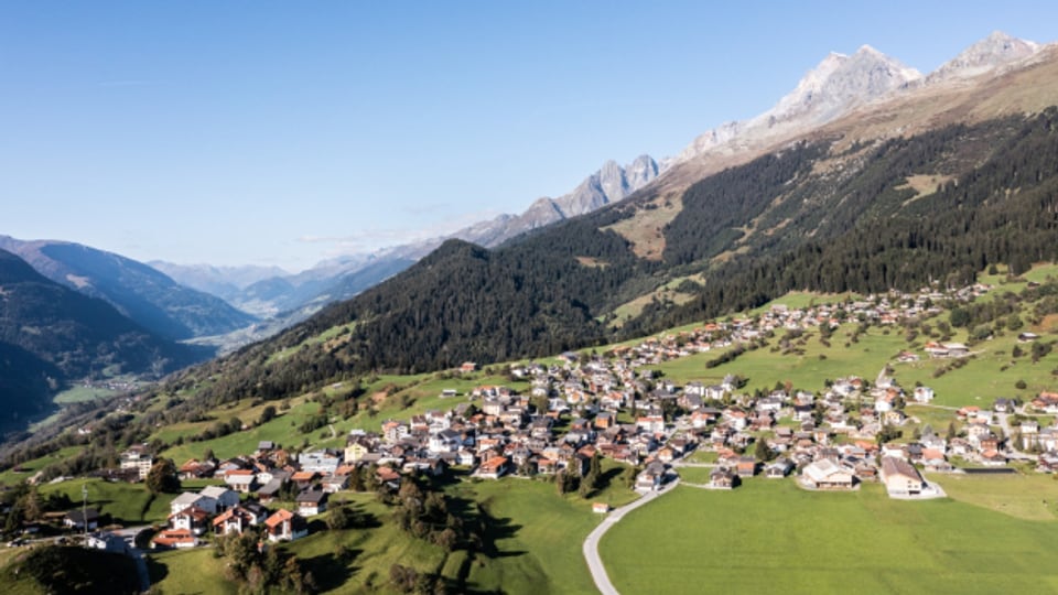 Emprima part dals chors da la Surselva.