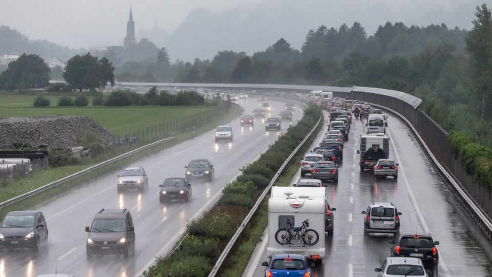 Bloccadas dal traffic sin l'A13 avant LA Punt/Reichenau
