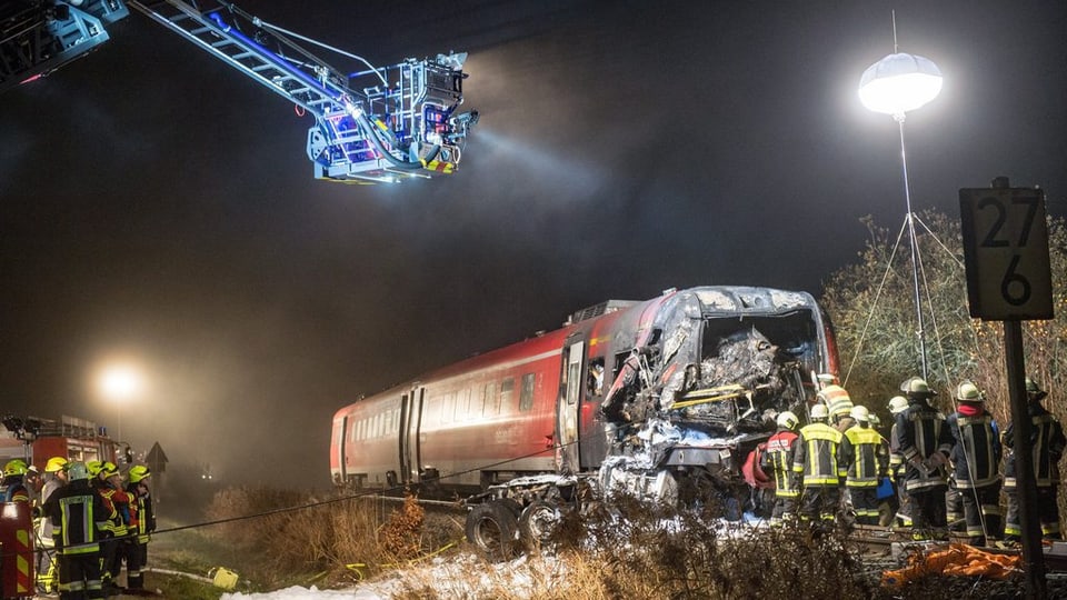 Tenor la polizia sa chattavan radund 50 persunas a bord dal tren.